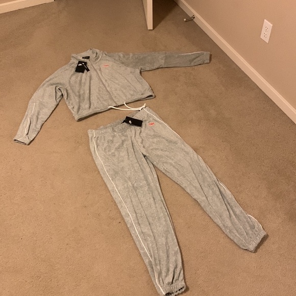 Nike Pants - 💖 **LAST CHANCE** NWT Women’s Nike Track Suit 💖